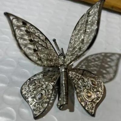 Vintage Alice Caviness Sterling Silver Filigree Butterfly Brooch w/Movable Wings in Good Preowned Condition.