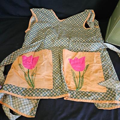 Vintage Bread Box, Aprons, Gadgets and More (K-DW)