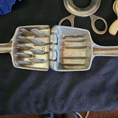 Vintage Bread Box, Aprons, Gadgets and More (K-DW)