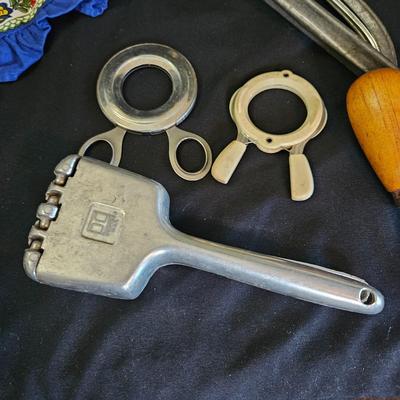 Vintage Bread Box, Aprons, Gadgets and More (K-DW)