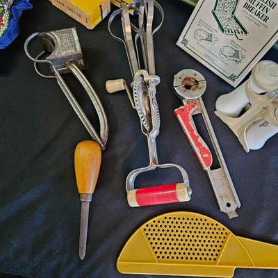 Vintage Bread Box, Aprons, Gadgets and More (K-DW)