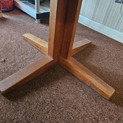 Round Oak Kitchen Table (K-DW)