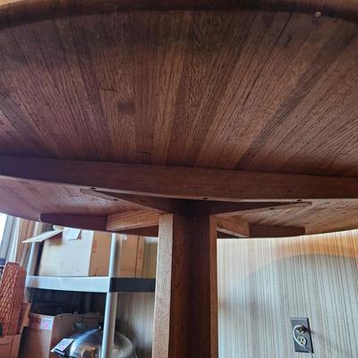 Round Oak Kitchen Table (K-DW)