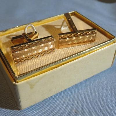 Cufflinks - Lot of Cufflinks all seen in photos.