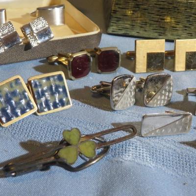 Cufflinks - Lot of Cufflinks all seen in photos.