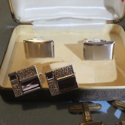 Cufflinks - Lot of Cufflinks all seen in photos.