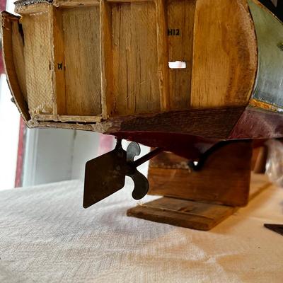 N439 Vintage Chris Craft 32â€ Wooden Boat Model AS IS
