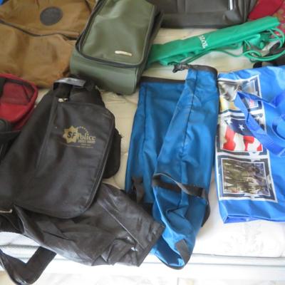 Luggage - Estate lot of suitcases and more - all seen on the bed