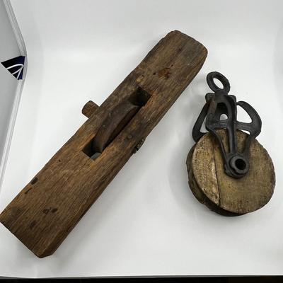 N441 Antique Cast Iron & Wood Pulleys