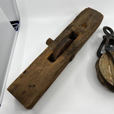 N441 Antique Cast Iron & Wood Pulleys