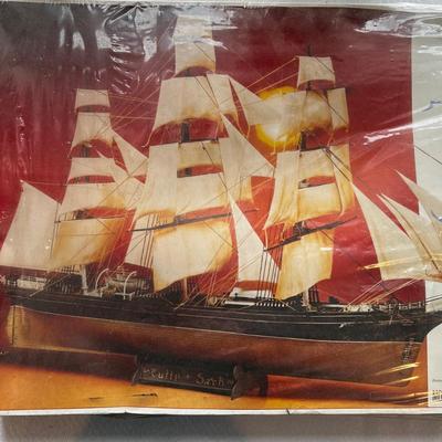 N443 Revell Cutty Sark 1/140 24â€ Ship Model Kit Complete in Box