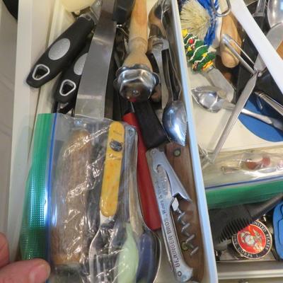 Kitchen Utensils & Knives / Kitchen drawer lot - all seen in photos.