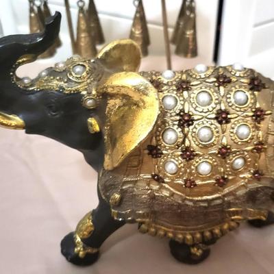 6 Elephant Statues