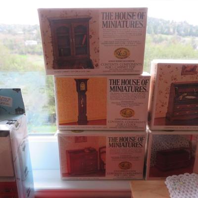 Dollhouse Furniture & Miniatures - Rare Estate Find - Amazing Lot, Must See - Everything seen in photos.