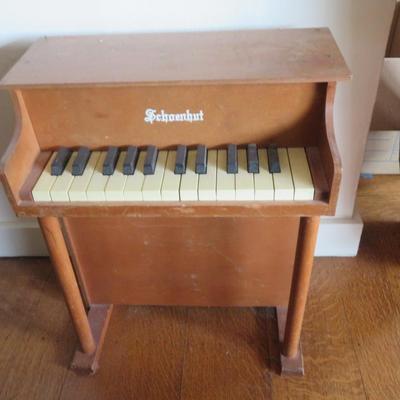 Schoenhut childs toy piano circa 70s/80s Brown