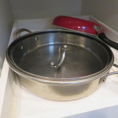 Kitchenware Group Lot - All Seen In Pictures - pots / Pans / Pyrex / Crock Pot / Cutting Boards