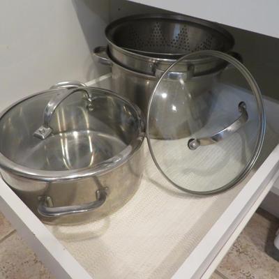 Kitchenware Group Lot - All Seen In Pictures - pots / Pans / Pyrex / Crock Pot / Cutting Boards