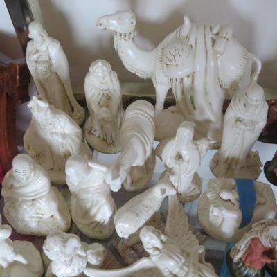Nativity Scene - Group Lot - Some Broken Pieces. Please grade by photos.