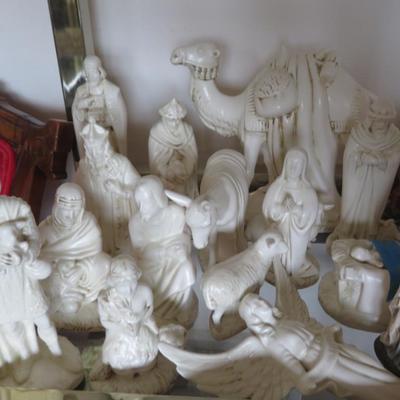 Nativity Scene - Group Lot - Some Broken Pieces. Please grade by photos.