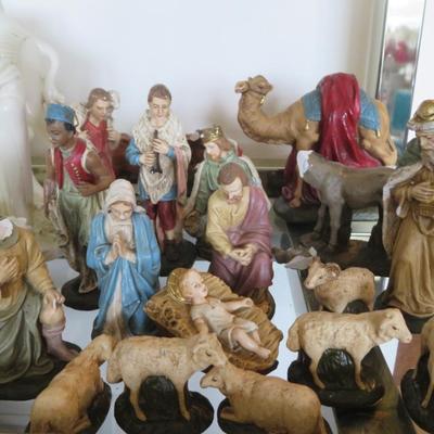 Nativity Scene - Group Lot - Some Broken Pieces. Please grade by photos.