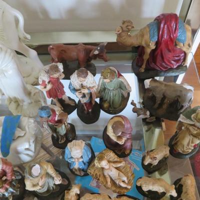 Nativity Scene - Group Lot - Some Broken Pieces. Please grade by photos.