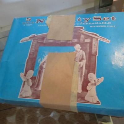 Nativity Scene - Group Lot - Some Broken Pieces. Please grade by photos.