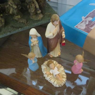 Nativity Scene - Group Lot - Some Broken Pieces. Please grade by photos.