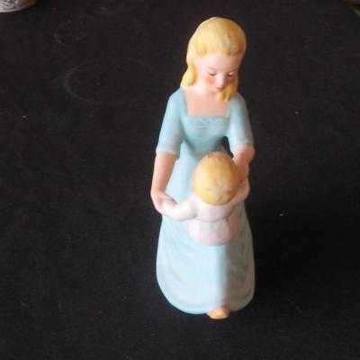 Vintage Hummel Goebel Rock a Bye Baby figurine. Late 1950. West Germany