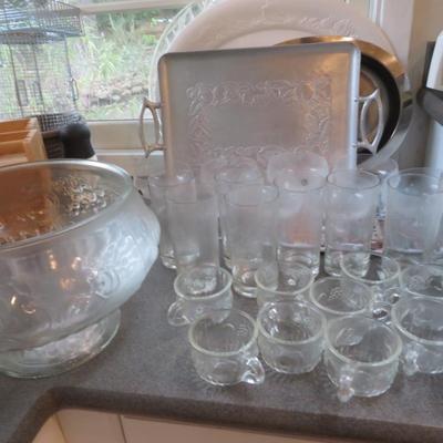 Kitchen Small Appliances and Houshold Goods - Estate Counter Top Group Lot every thing en counters