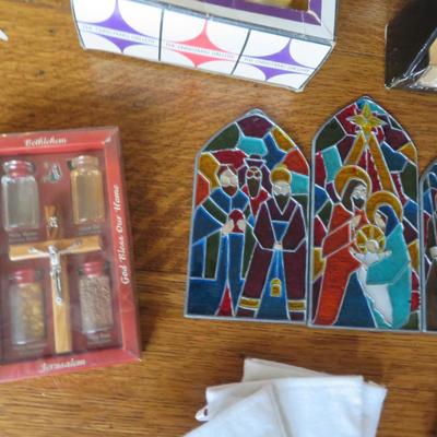 Christmas Ornament Lot 1 - Estate fresh Holiday LotAll the Christmas items in the photos.