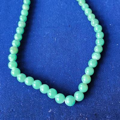 Lovely Chrysoprase Bead Necklace