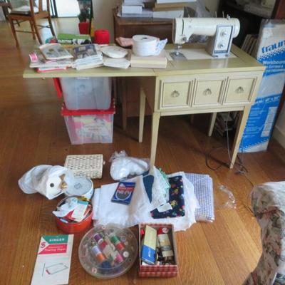 Sewing Machine Lot - Vintage Kenmore Sewing machine With Accesories. All Seen In Photos.