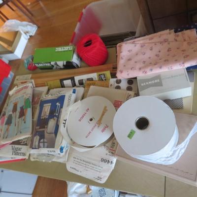 Sewing Machine Lot - Vintage Kenmore Sewing machine With Accesories. All Seen In Photos.