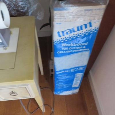 Sewing Machine Lot - Vintage Kenmore Sewing machine With Accesories. All Seen In Photos.