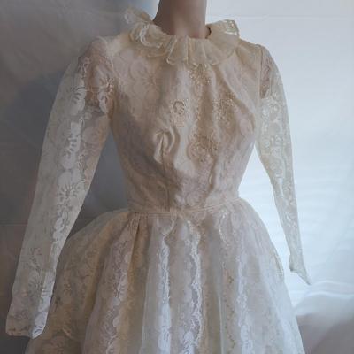 Vintage Lace Wedding Gown (B2-BBL)