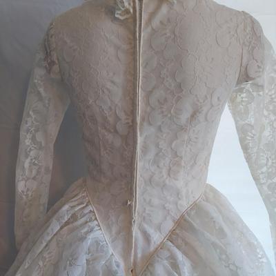 Vintage Lace Wedding Gown (B2-BBL)