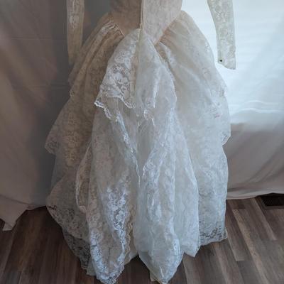 Vintage Lace Wedding Gown (B2-BBL)