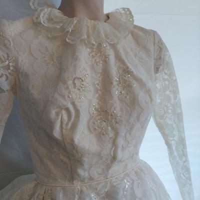 Vintage Lace Wedding Gown (B2-BBL)