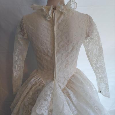 Vintage Lace Wedding Gown (B2-BBL)