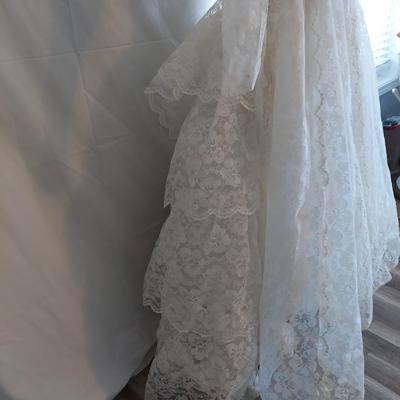Vintage Lace Wedding Gown (B2-BBL)