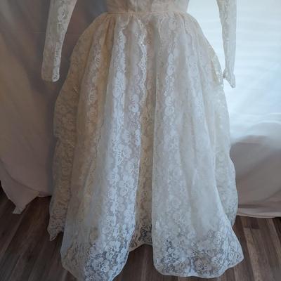 Vintage Lace Wedding Gown (B2-BBL)