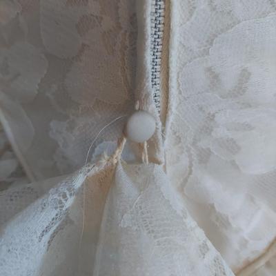 Vintage Lace Wedding Gown (B2-BBL)