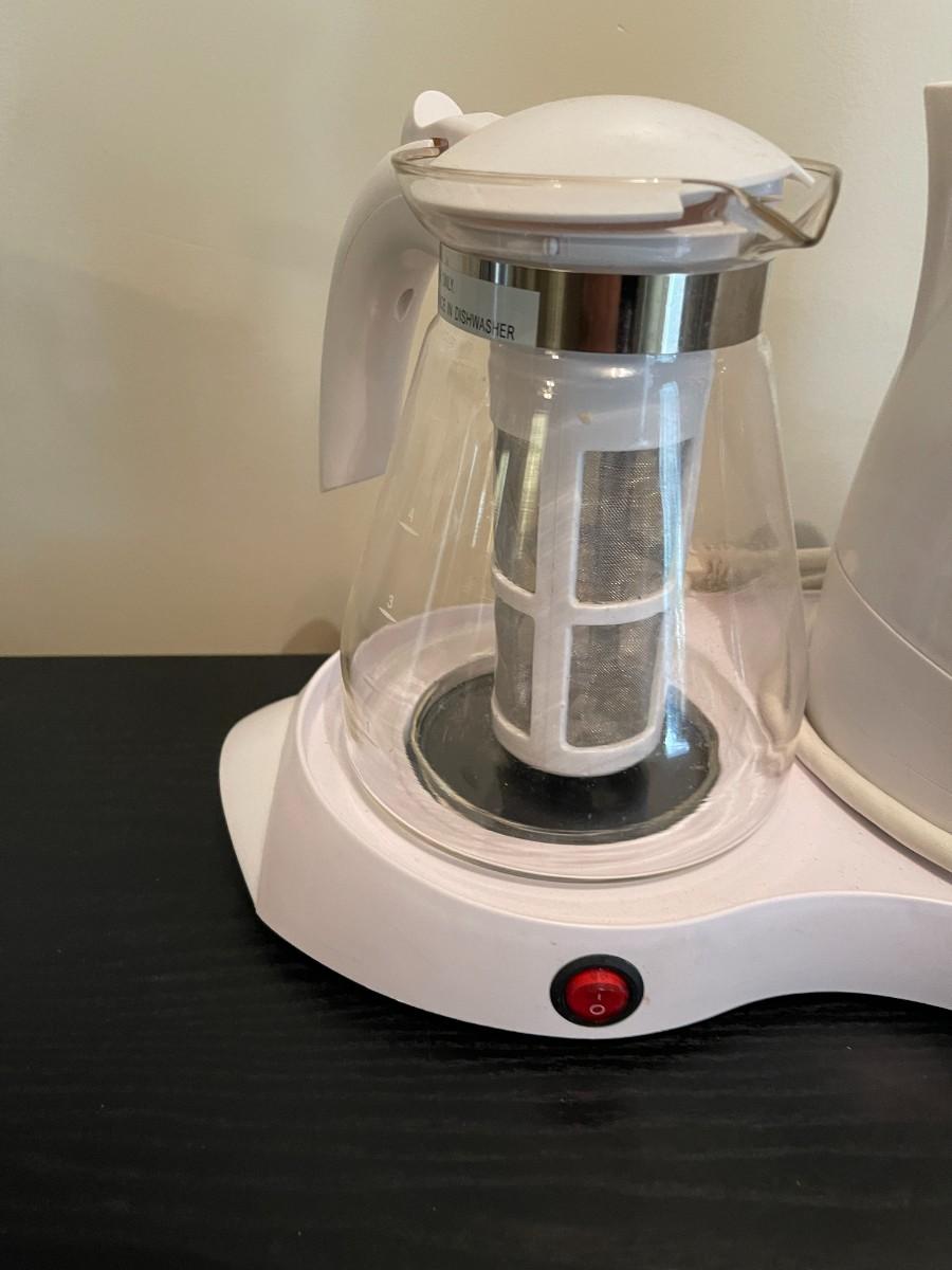 Russell Hobbs Electric Kettle with Glass Carafe