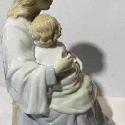 Vintage Mother & Child by Homco Porcelain Figurine 7.75" Tall in VG Preowned Condition.