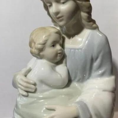 Vintage Mother & Child by Homco Porcelain Figurine 7.75" Tall in VG Preowned Condition.