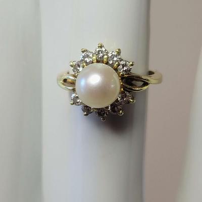 Round Pearl and Daimond Ring
