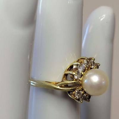 Round Pearl and Daimond Ring
