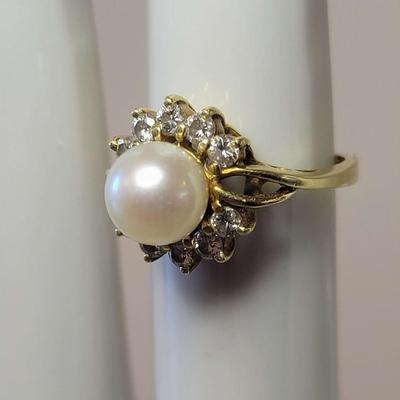 Round Pearl and Daimond Ring