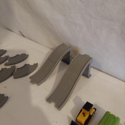 Driven Tiny Cars and Roadway Track (B2-BBL)