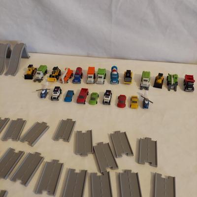 Driven Tiny Cars and Roadway Track (B2-BBL)